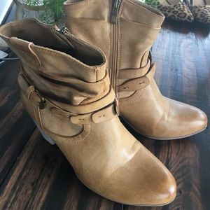 Tan Slouchy ankle booties sz 9 (boutique)